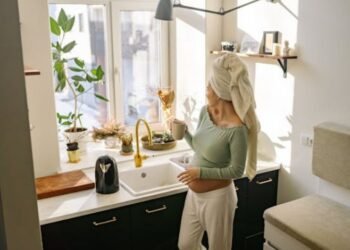 Safe Starbucks Drinks for Pregnant Women (Enjoy Worry-Free)